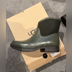 UGG PAXTON BURNT OLIVE GREEN SHORT RAIN BOOTS WOMEN 10 USED ONCE LOOK BRAND NEW